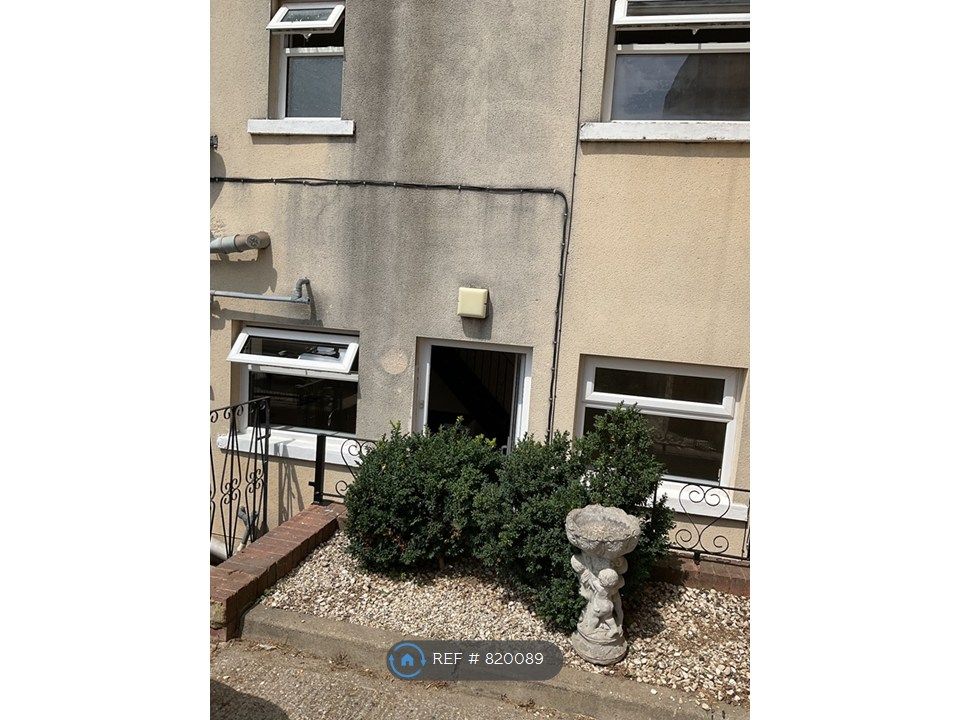 Property photo 2 of 25