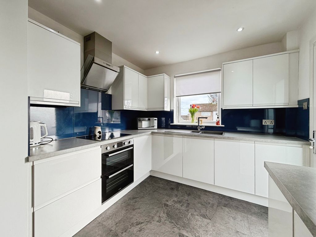 Property photo 3 of 16 Kitchen