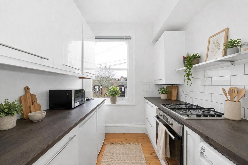 Property photo 2 of 7 Venner Road 3, 19 Kitchen.Png