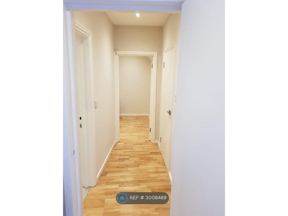 Property photo 2 of 4 Hallway