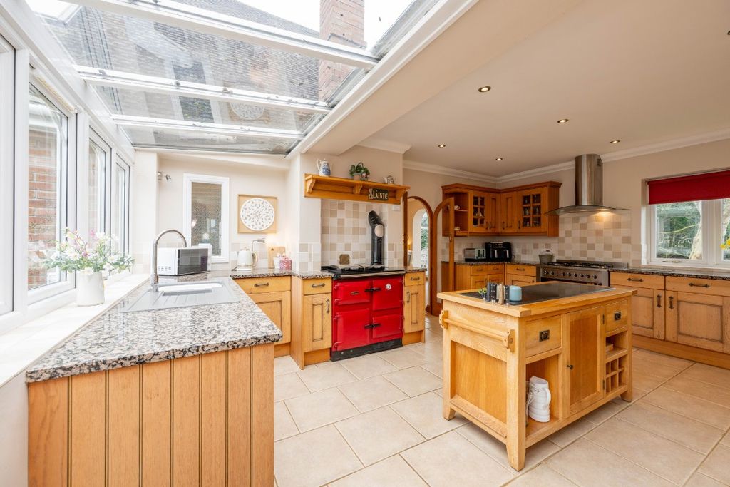 Property photo 3 of 32