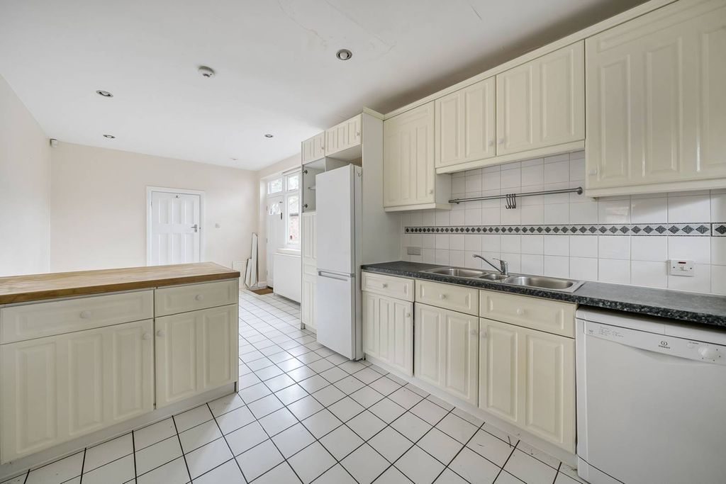 Property photo 3 of 27