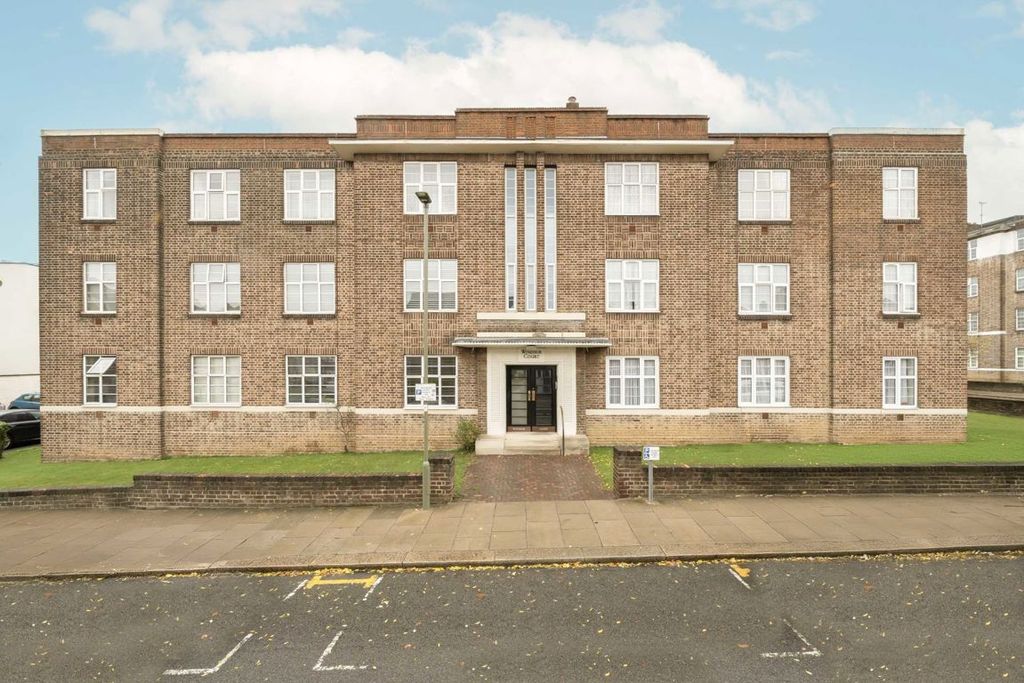 Property photo 1 of 8