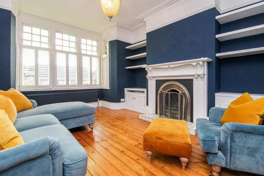 Property photo 3 of 14 Living Room