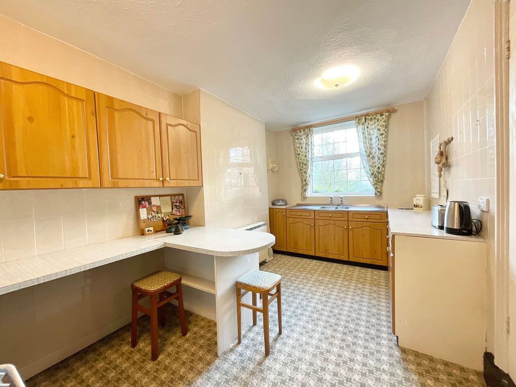 Property photo 2 of 34