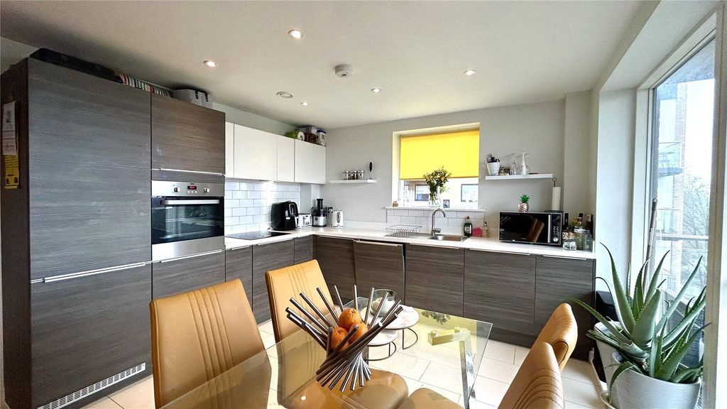 Property photo 3 of 8 Picture No. 10