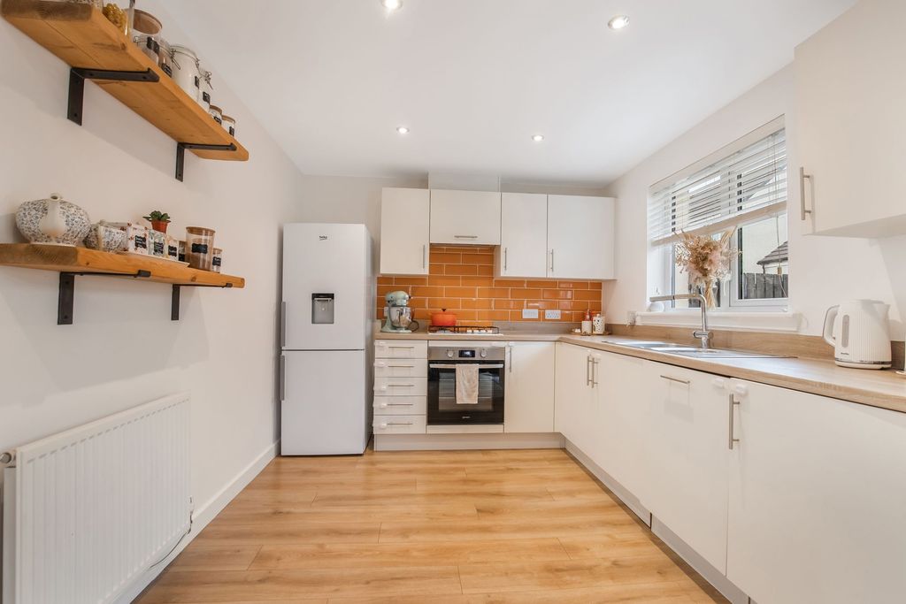 Property photo 2 of 22 Kitchen/Diner