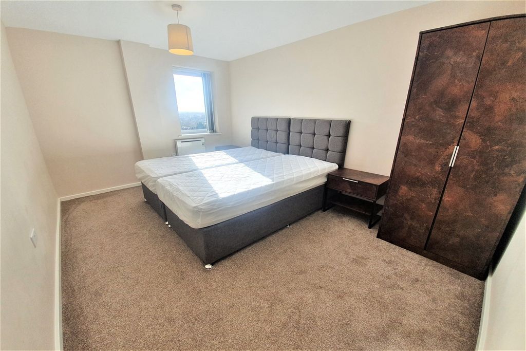 Property photo 3 of 9 (Main)