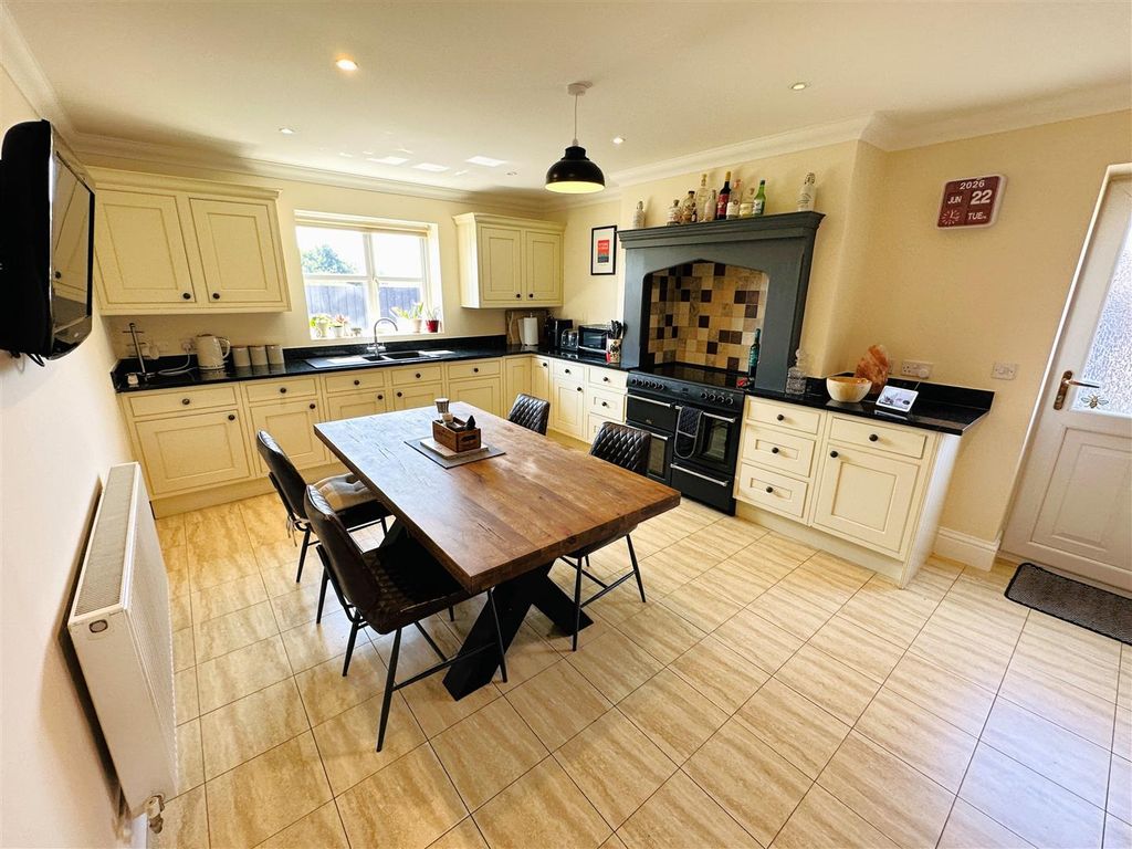 Property photo 2 of 27