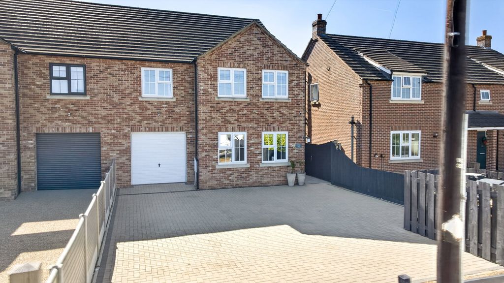Property photo 2 of 50