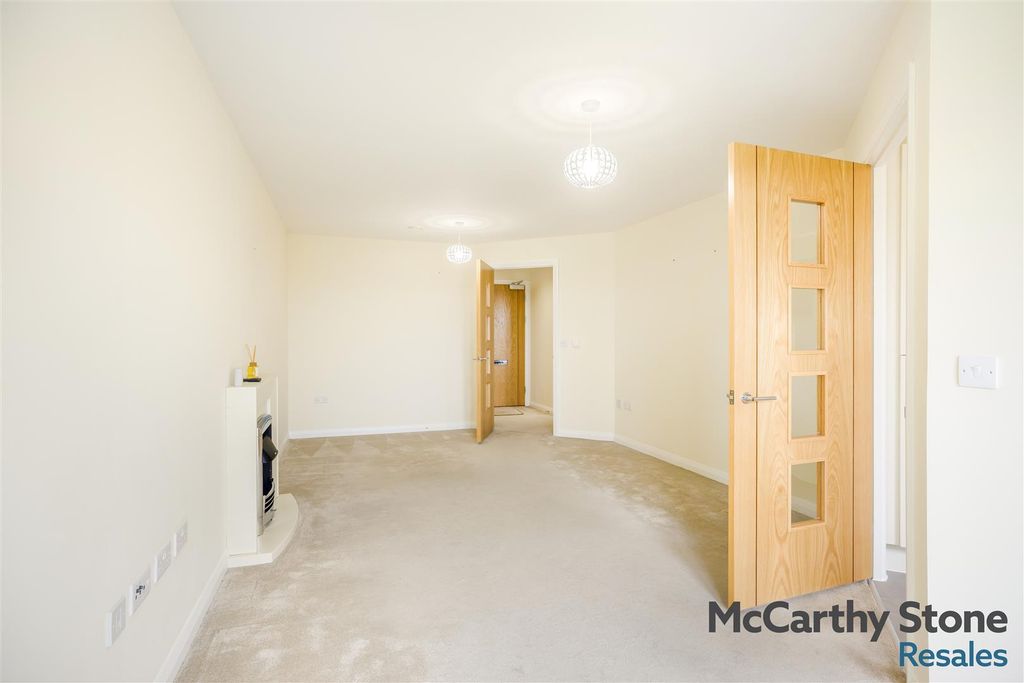 Property photo 3 of 30 8685623-Interior05.Jpg