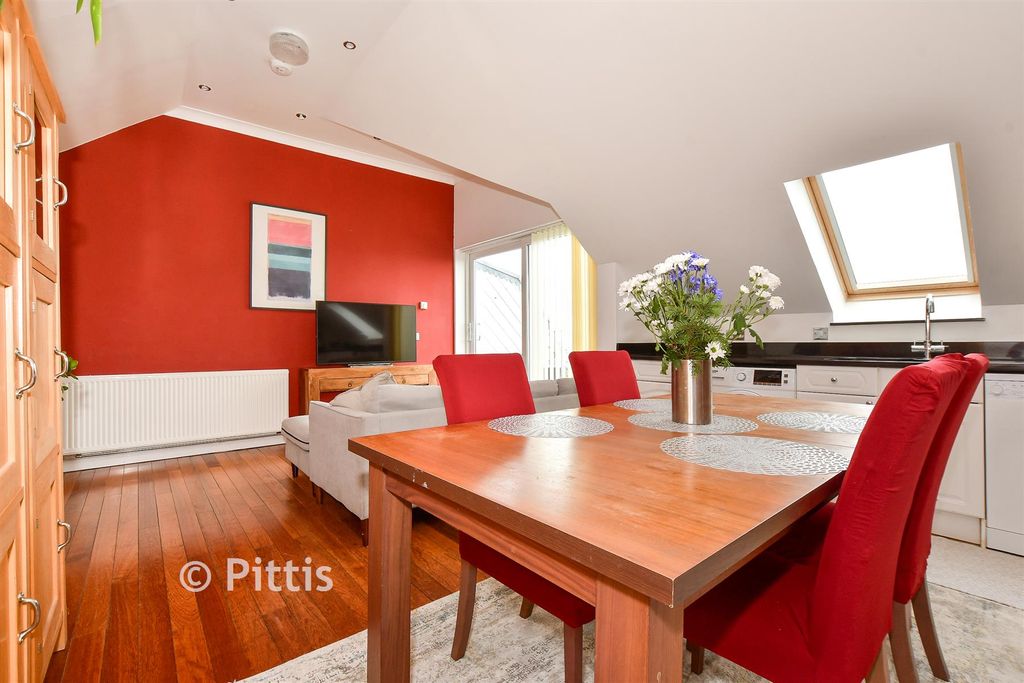 Property photo 1 of 11 Kitchen/ Living Room