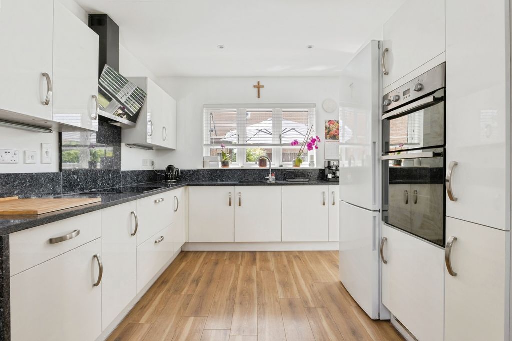 Property photo 3 of 26 Pbox-Img.Jpg
