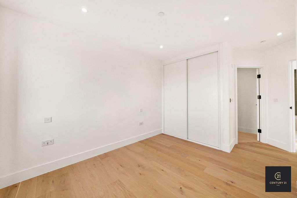 Property photo 3 of 15 Flat 1303, Jasmine House - Jkxqjltylnt2Qtzw2Eas.Jp