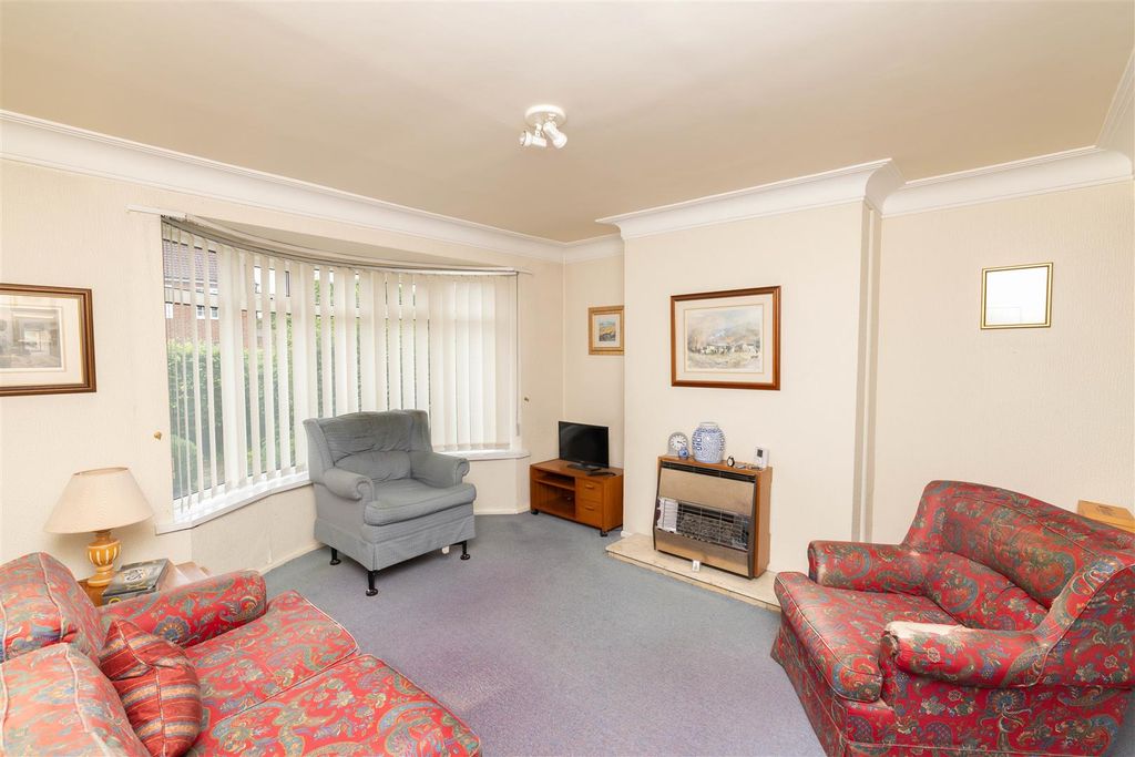 Property photo 2 of 13 Lounge