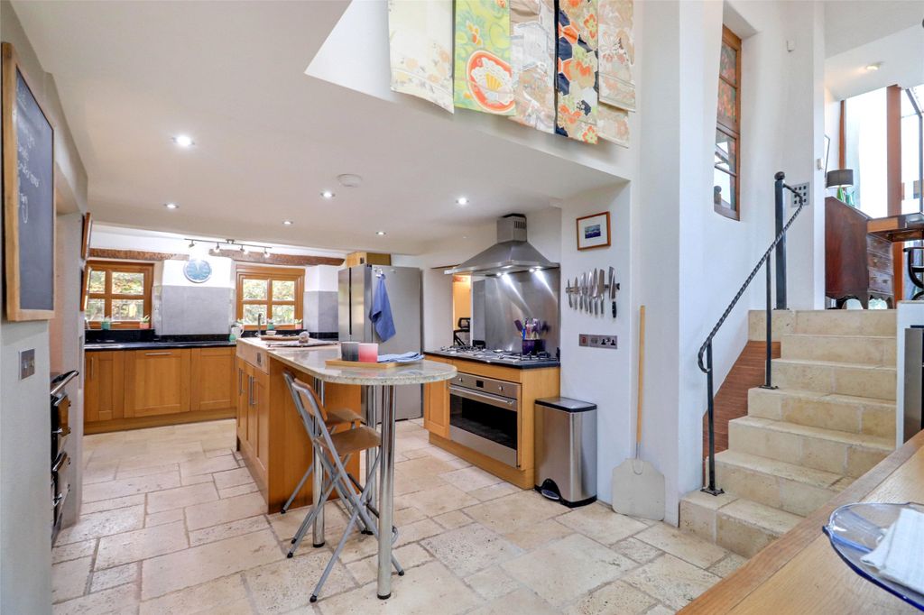 Property photo 3 of 54 Picture No. 39