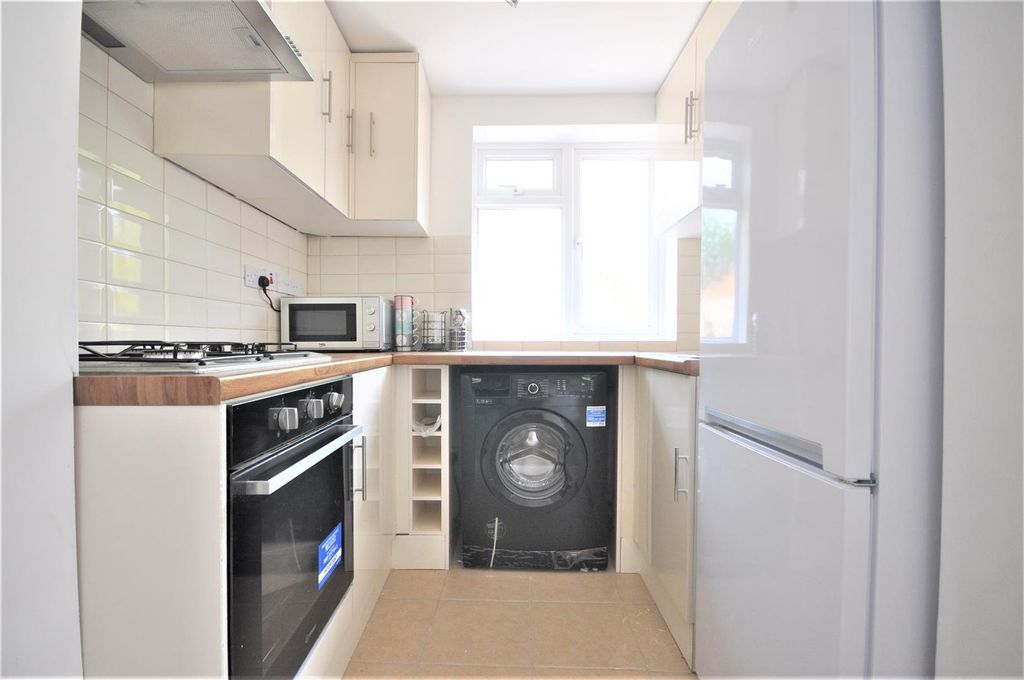 Property photo 3 of 5 Kitchen