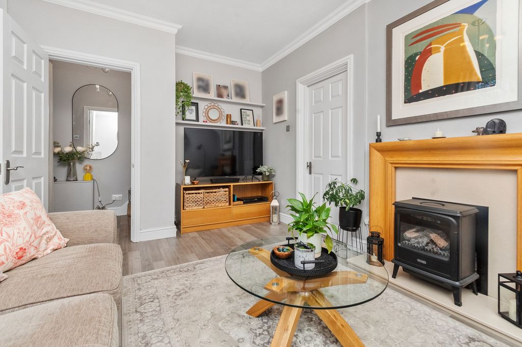 Property photo 3 of 37