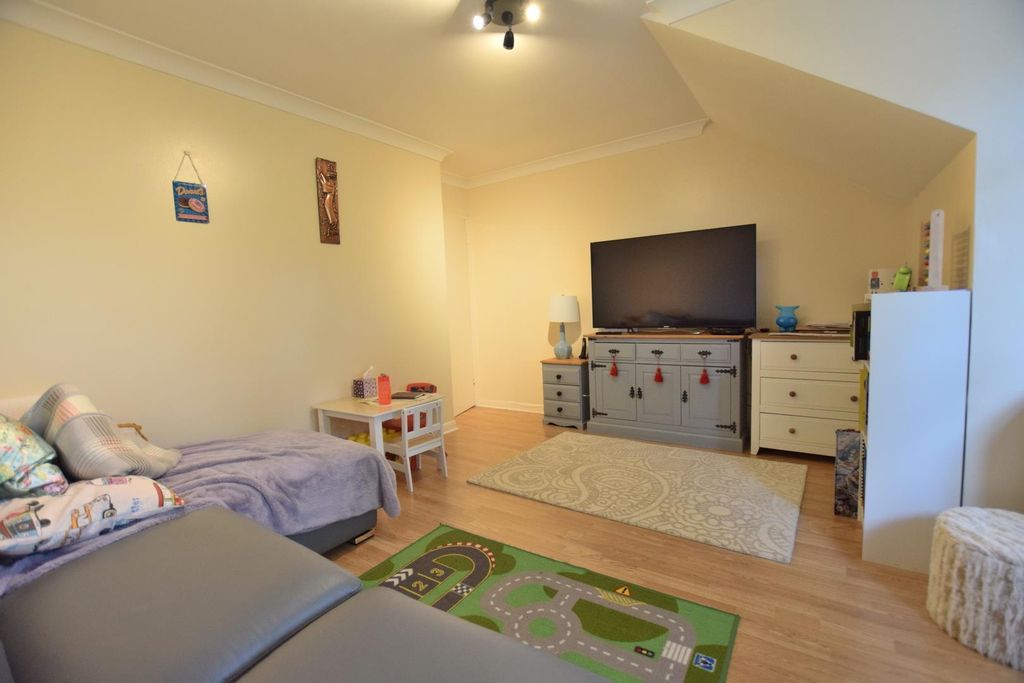 Property photo 2 of 6 Lounge.Jpg