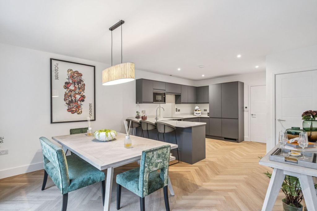 Property photo 2 of 12 Open Plan Room