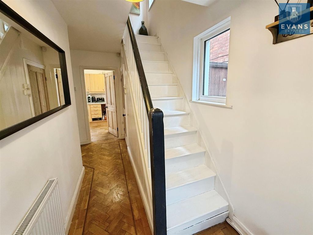 Property photo 3 of 18 Hallway