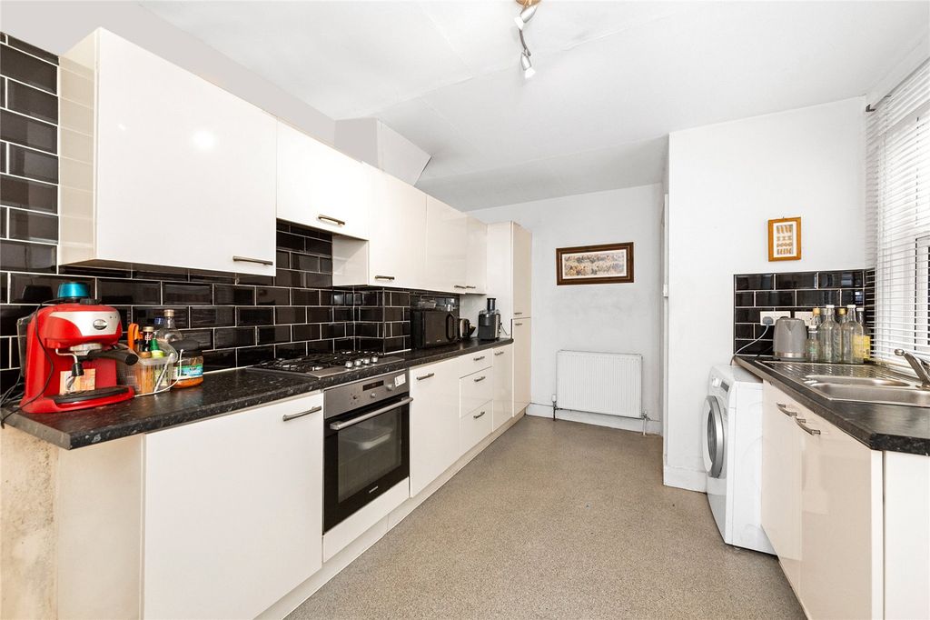 Property photo 3 of 14 Picture No. 06