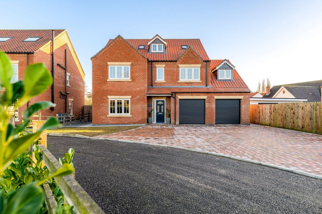 Property photo 1 of 33