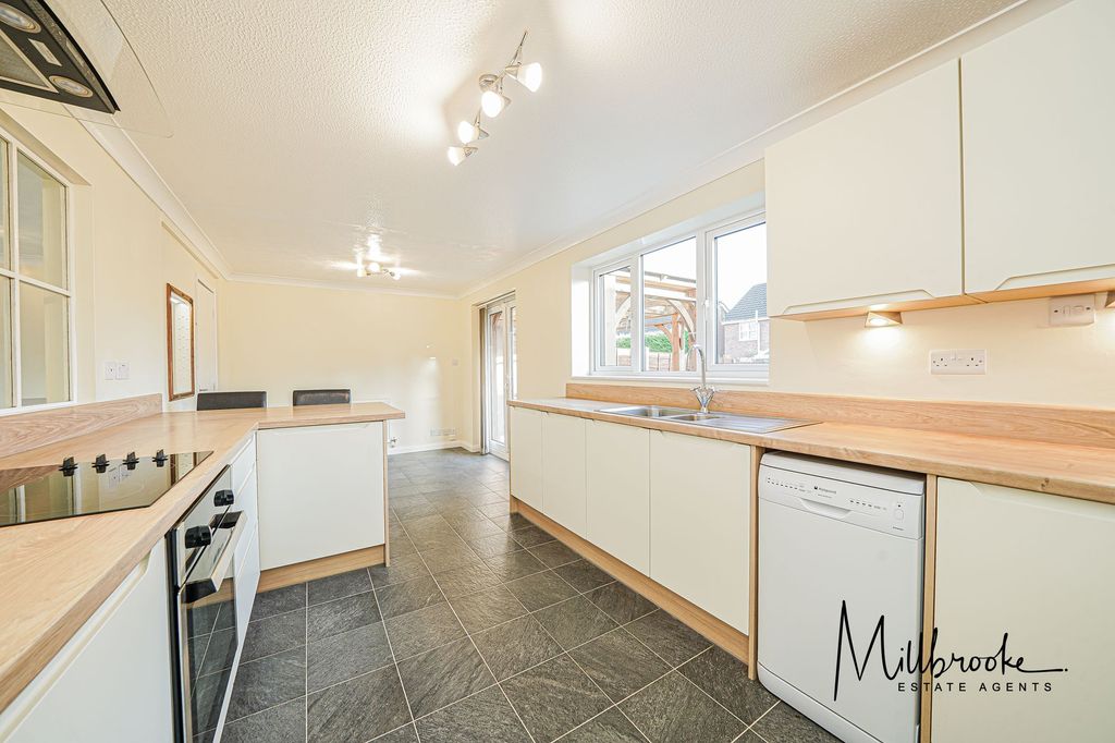 Property photo 2 of 35