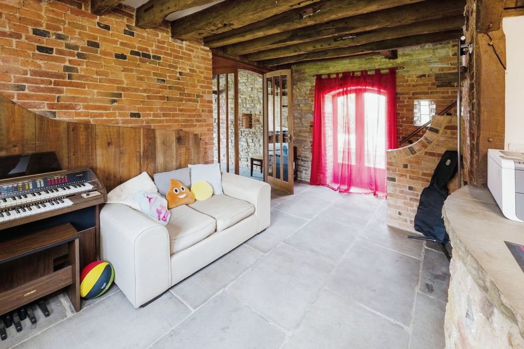 Property photo 2 of 19