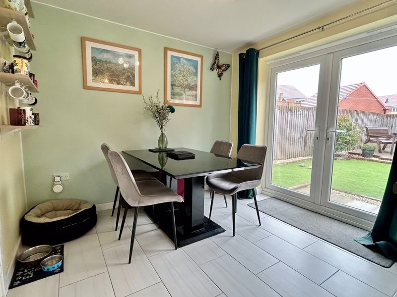 Property photo 3 of 17 Dining Area
