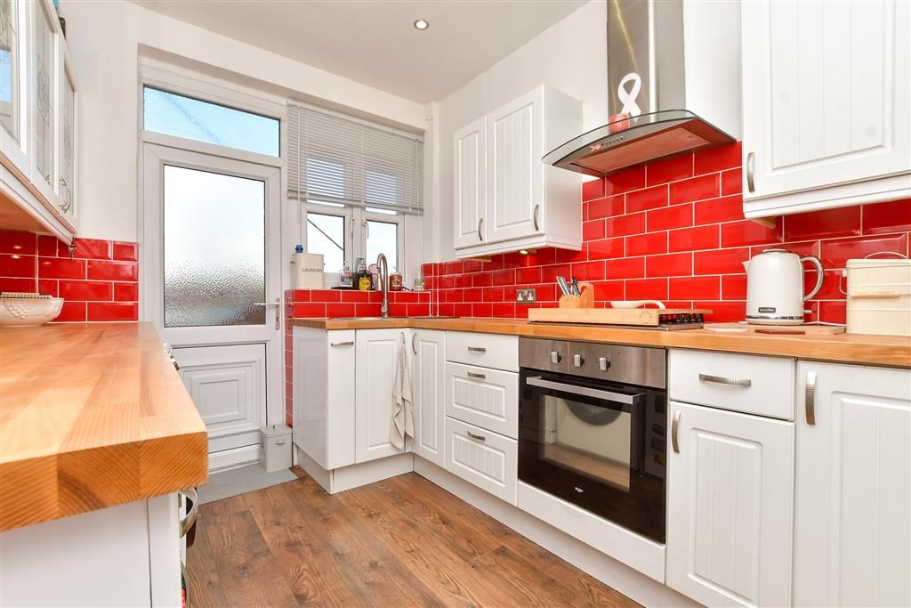 Property photo 1 of 7 Kitchen