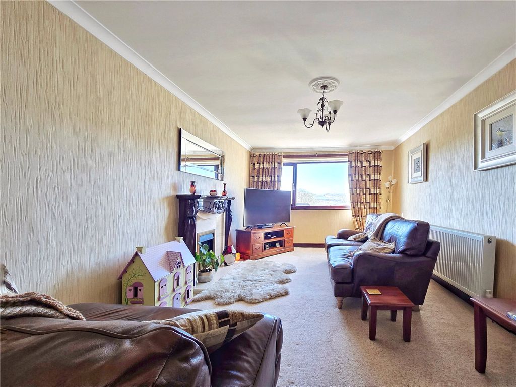 Property photo 3 of 22 Lounge