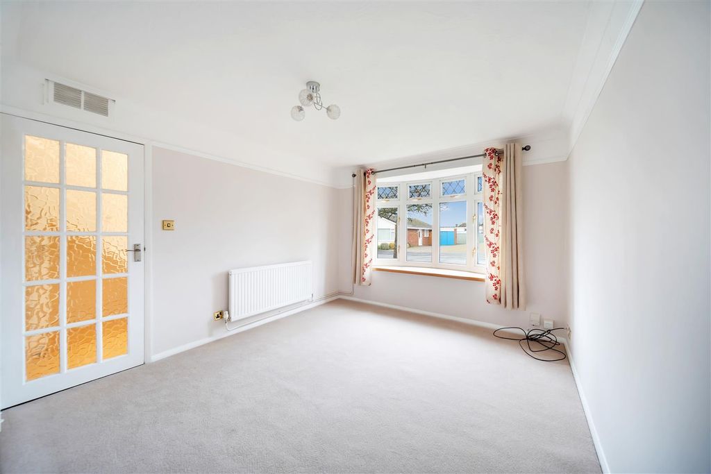 Property photo 2 of 12 Hardwick Cl-15.Jpg