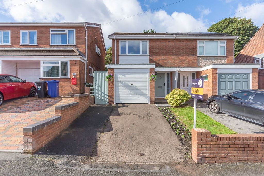 Property photo 2 of 32
