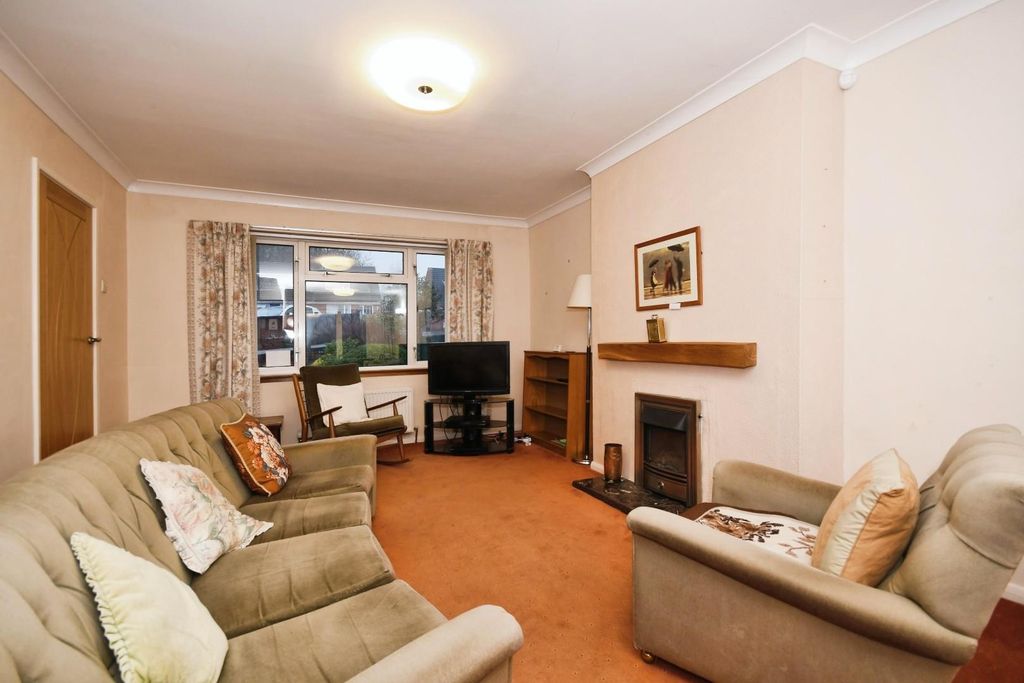 Property photo 3 of 13 Lounge.Jpg