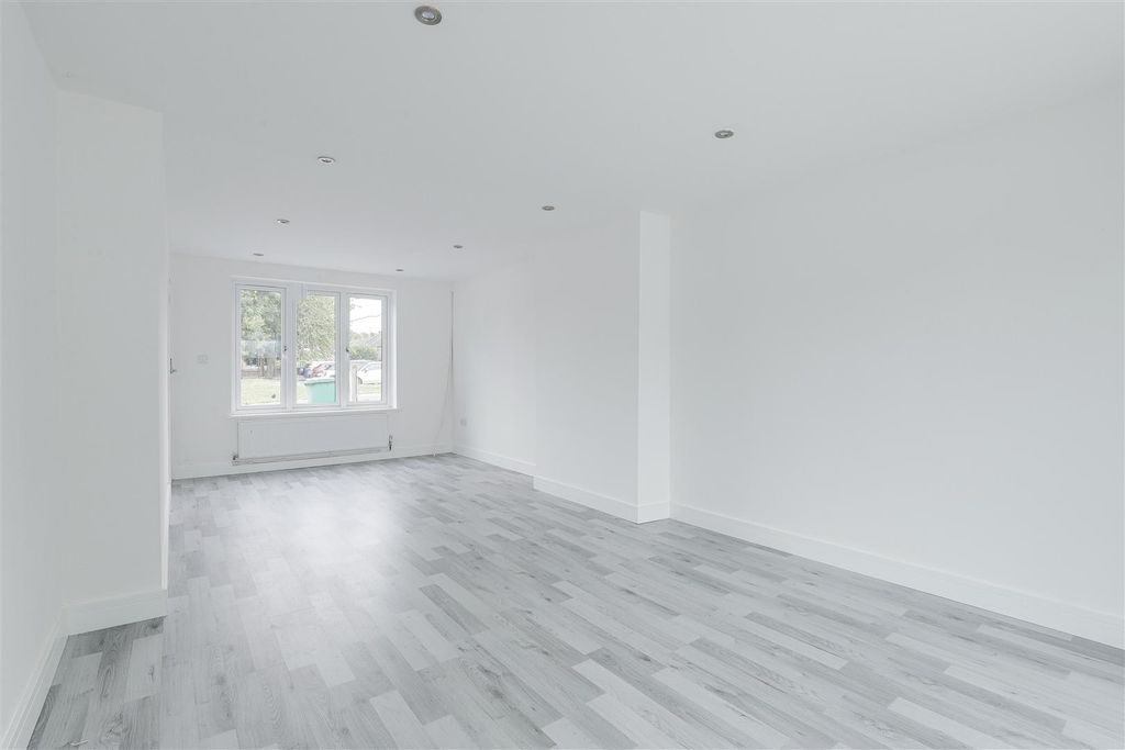 Property photo 2 of 16 04.Jpg