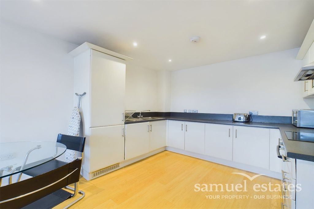 Property photo 2 of 7 Kitchen