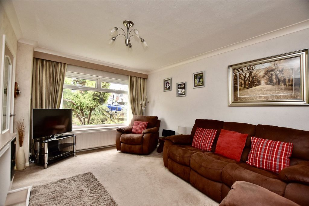 Property photo 3 of 20 Lounge