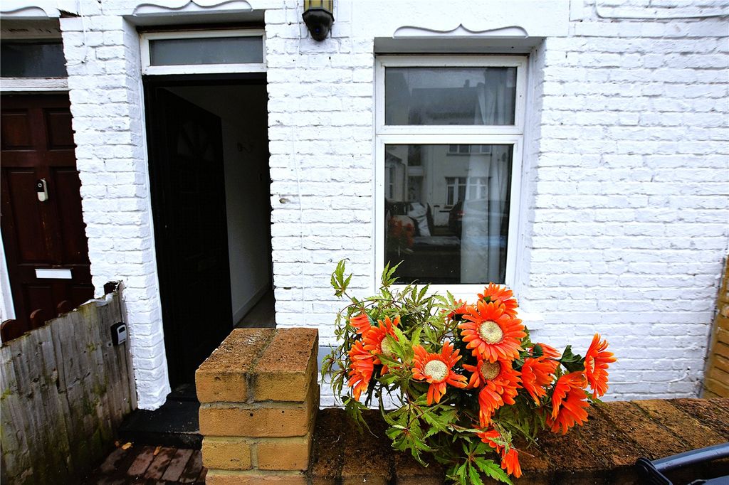 Property photo 2 of 27 Picture No. 01