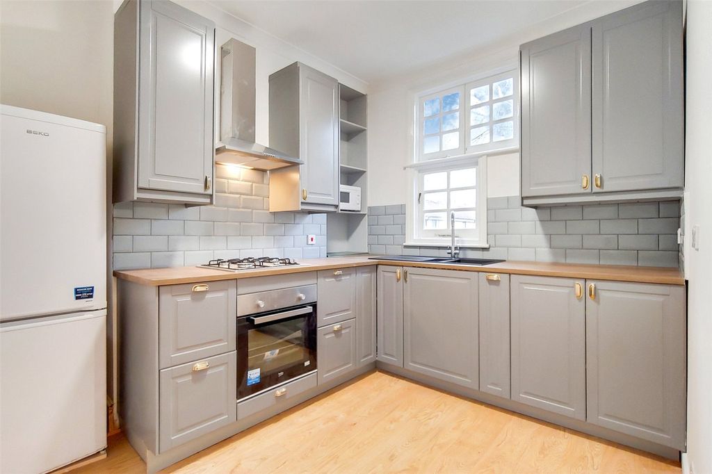 Property photo 2 of 8 Picture No. 22