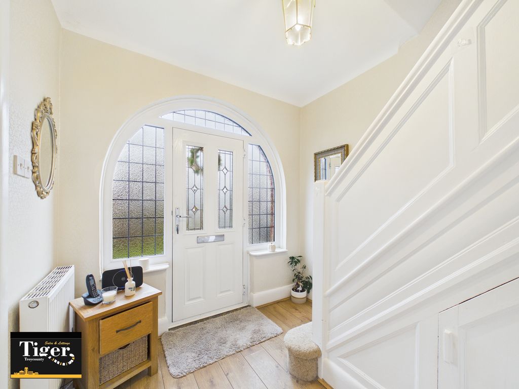 Property photo 2 of 27