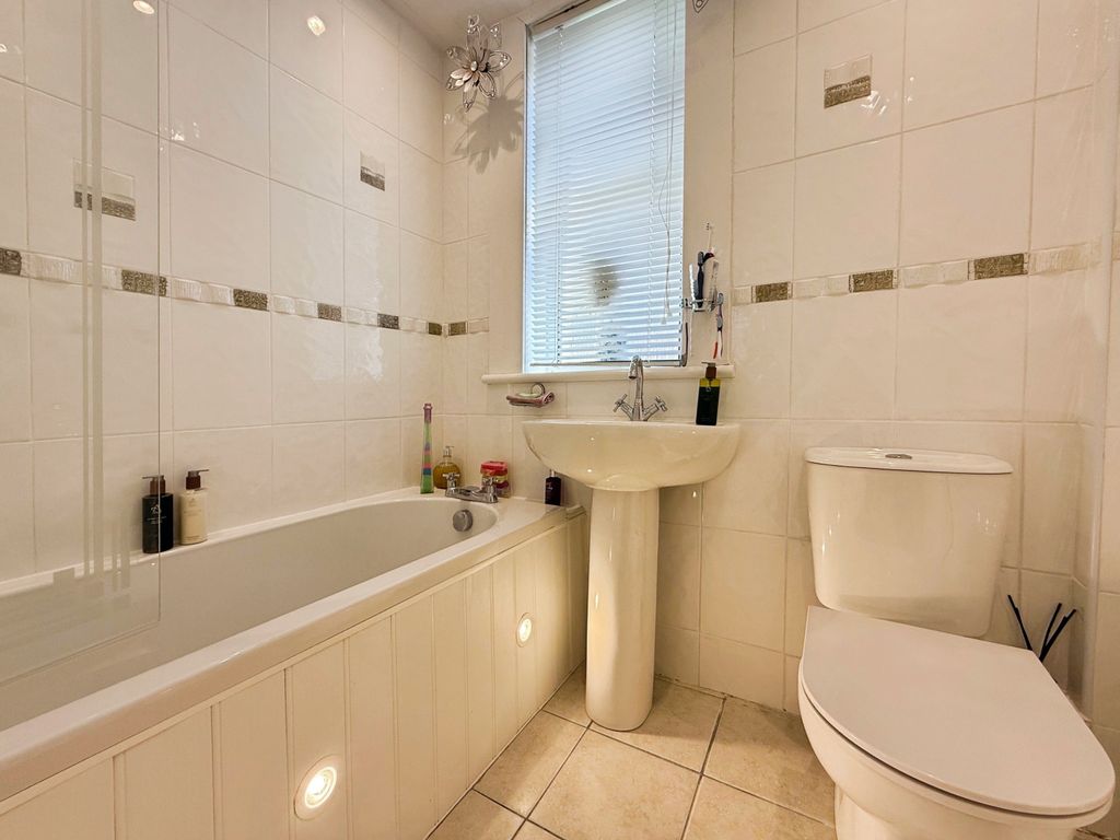 Property photo 3 of 14 Bathroom