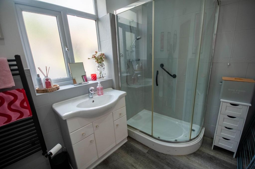 Property photo 3 of 26 W/C