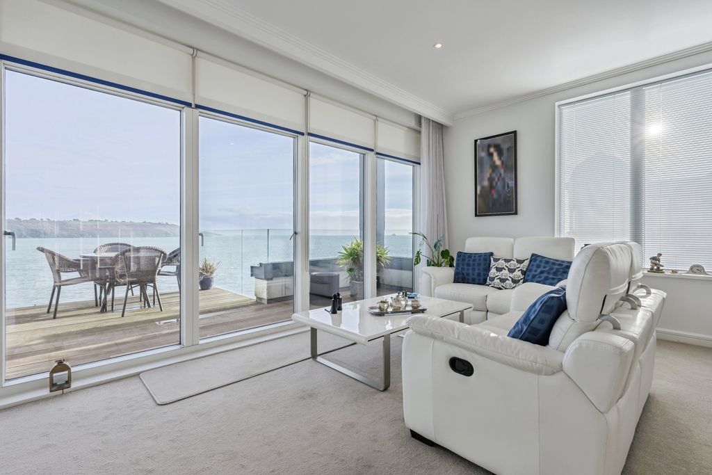 Property photo 3 of 24 Pbox-Img.Jpg