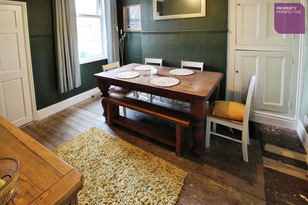 Property photo 3 of 11 Dining Room
