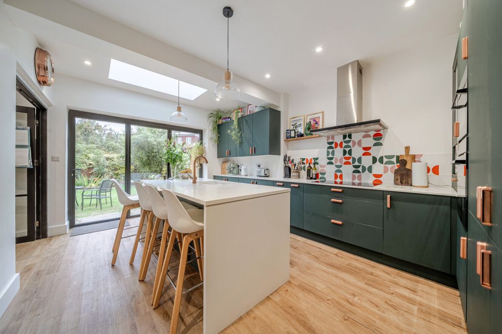 Property photo 3 of 20 1530330-6-6Ac73A0...