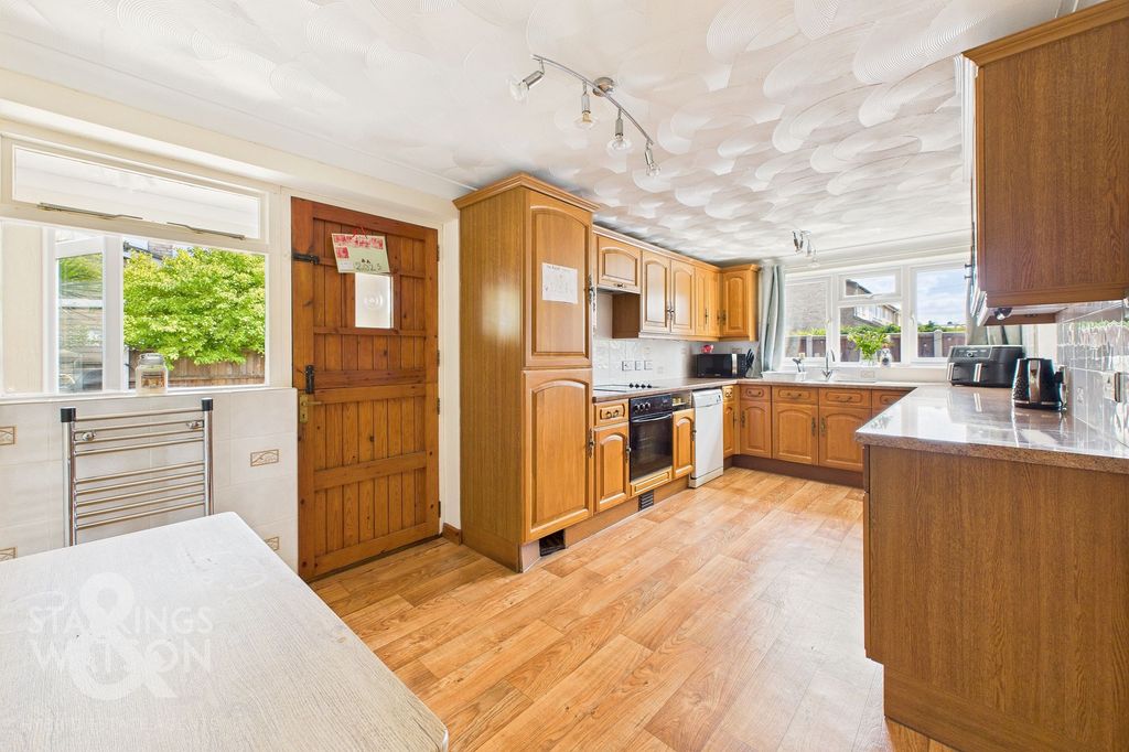 Property photo 3 of 25