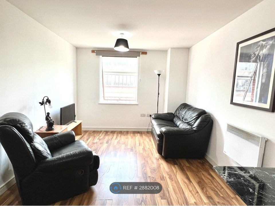 Property photo 3 of 13 Lounge