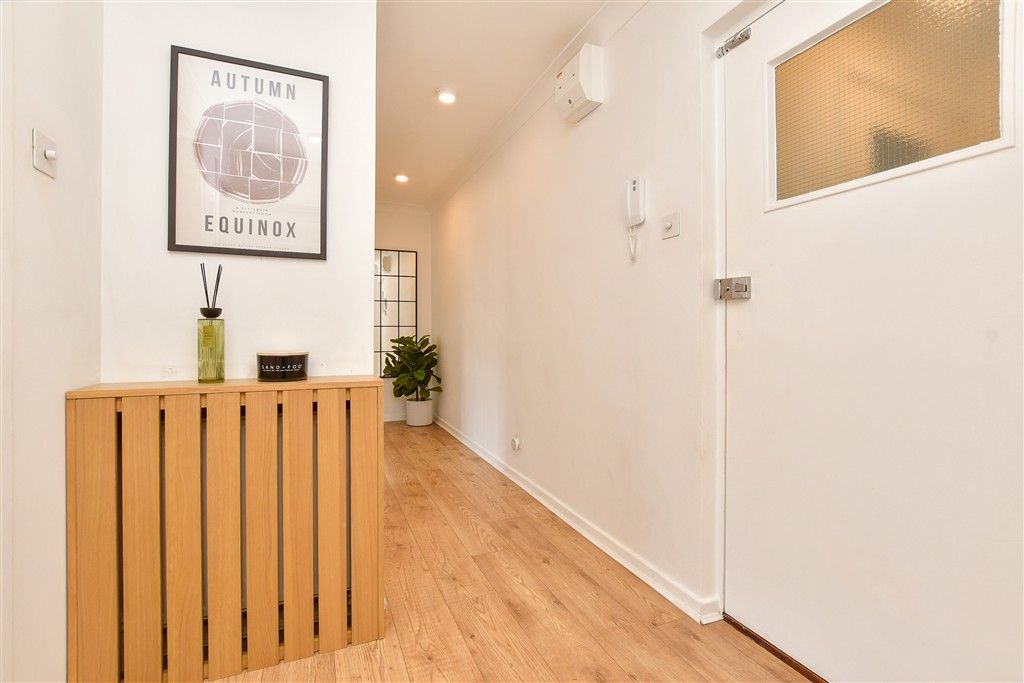 Property photo 2 of 12 Entrance Hall