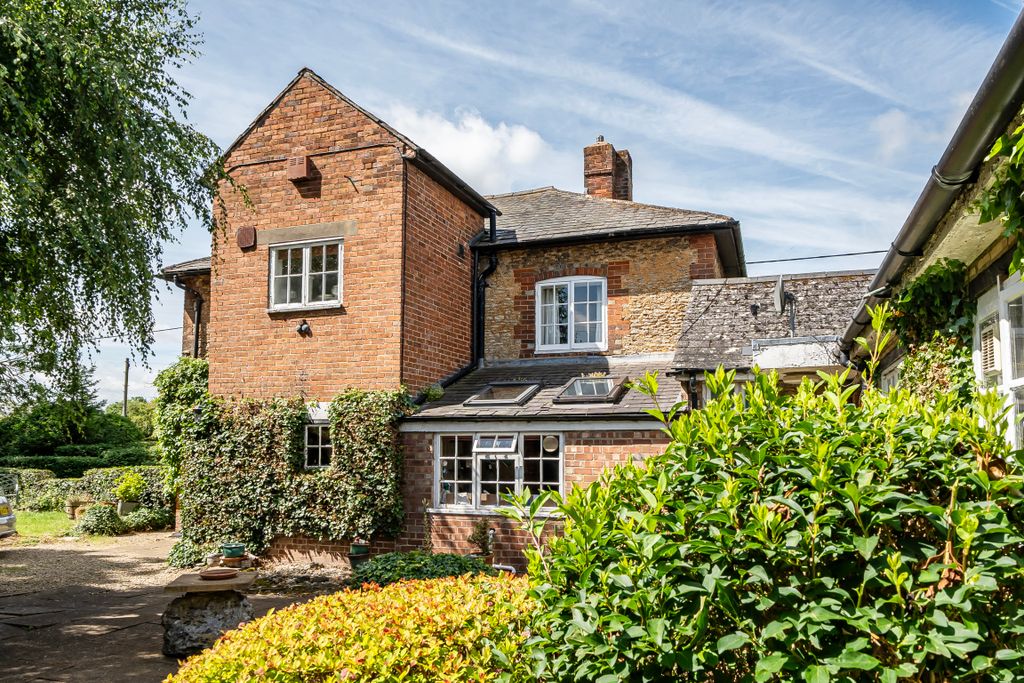 Property photo 2 of 30